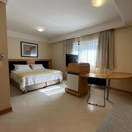 Flat Biena Ibirapuera Uh202-2