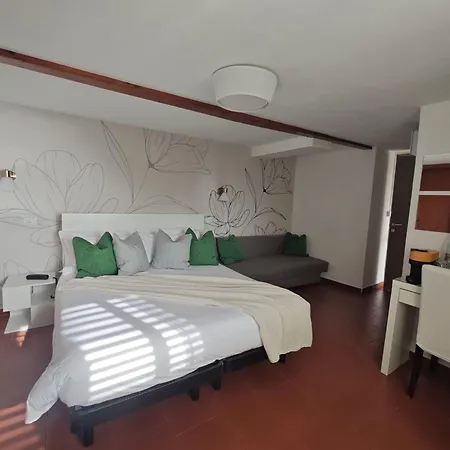 Villa Greta Hotel Rooms & Suites-3