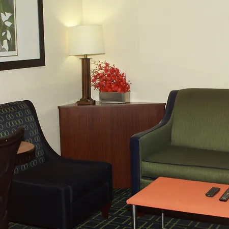 Fairfield Inn & Suites By Marriott Fairmont-3