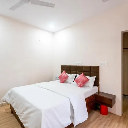 La Deliche Stays-2