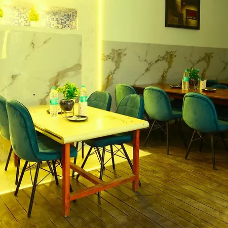 Hotel Taksh Inn, Near Karol Bagh, Metro Station-2