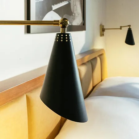 Dew Drop Inn Hotel&Lounge-3