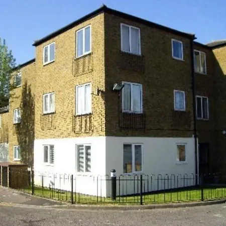 Apple House Guesthouse Heathrow Airport-3