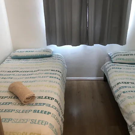 Apple House Guesthouse Heathrow Airport-3