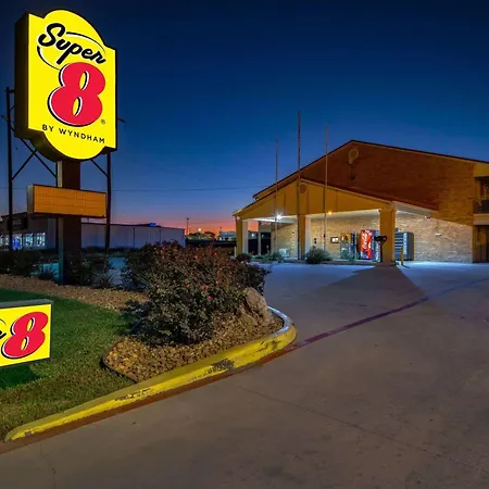 Super 8 By Wyndham Pleasanton-3