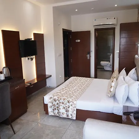 Hotel The Saffron Park-2