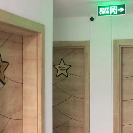 Retro Star Suites-3
