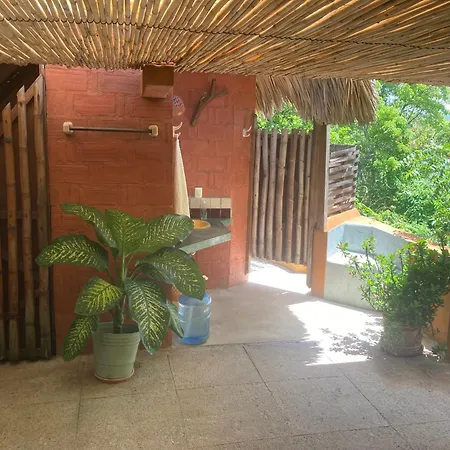 La Loma Linda, Bungalows Y Yoga-2
