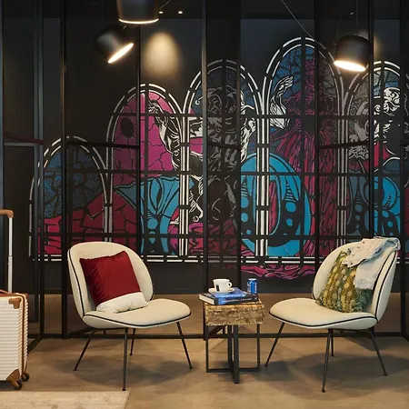 Moxy York-2