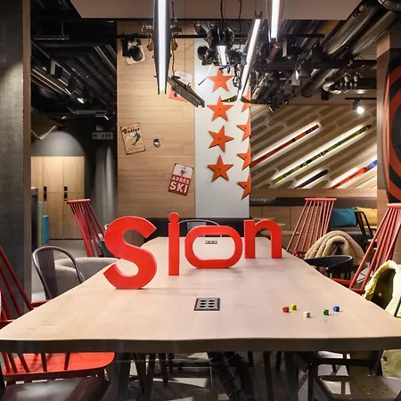 Moxy Sion-2