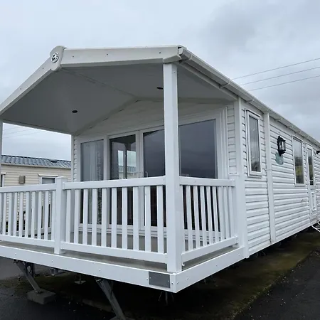 The Retreat - Turnberry Holiday Park Amazing Sea View-3