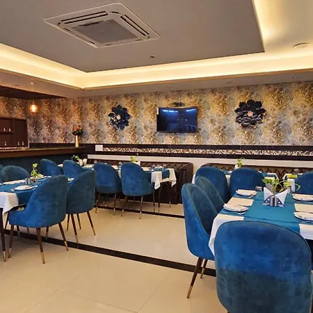 Hotel The Saffron Park-3