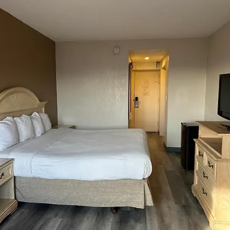 Hilltop Inn & Suites-3