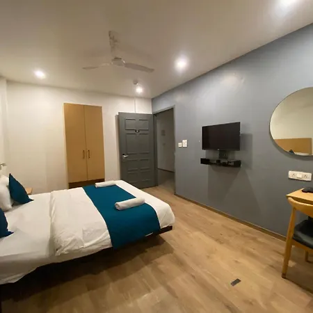 Hotel White Saffron Pitampura Near Kohat Enclave Metro Station-3