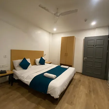 Hotel White Saffron Pitampura Near Kohat Enclave Metro Station-2
