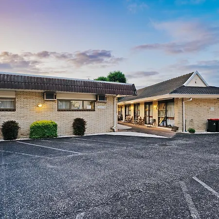 Dukes Midway Lodge-2