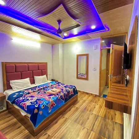 Kst Villa Near Mall Road Manali-3
