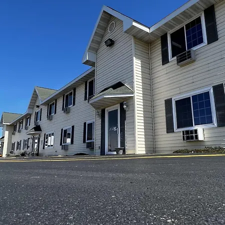 Budget Host Inn & Suites-2