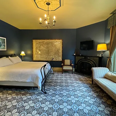 The Edwards Waterhouse Inn-2