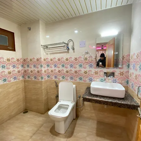 Kst Villa Near Mall Road Manali-2