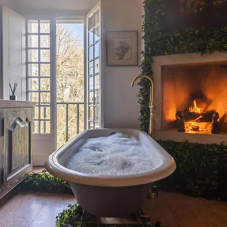 Unique Double Smart Room In 17 Century Home With Snooker, Hottub And Bbq-2