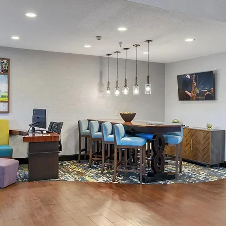 Hampton Inn Elkhart-3