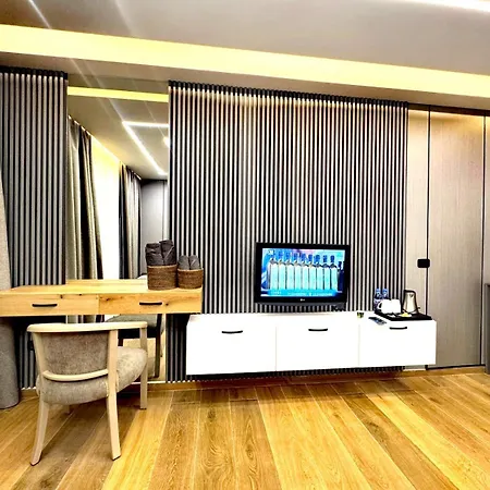 Queens Suite Hotel-3