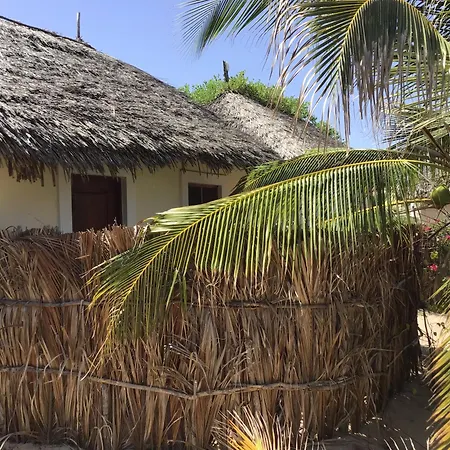 Mambrui Golden Beach Bar And Cottages-2