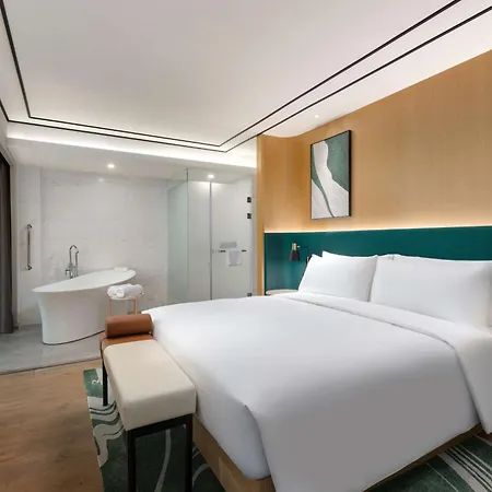 Hilton Garden Inn Xiamen Bailuzhou Park-3