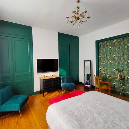 A La Villa Perroy les chambres sont spacieuses et les petit-déjeuners offerts-2