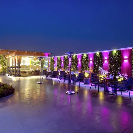 Hotel Gold The Royal A Luxurious Stay- Near New Delhi Railway Station & Connaught Place-2