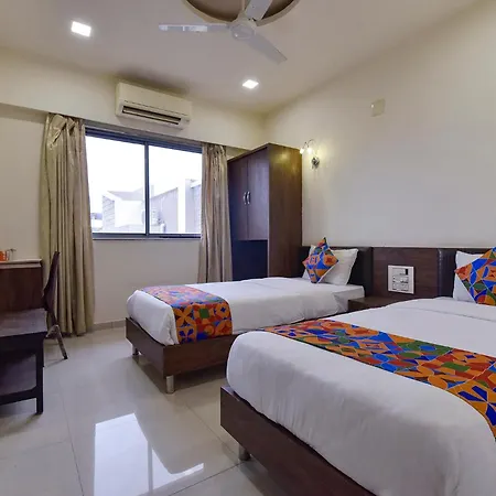 Fabhotel A1 Plaza-3