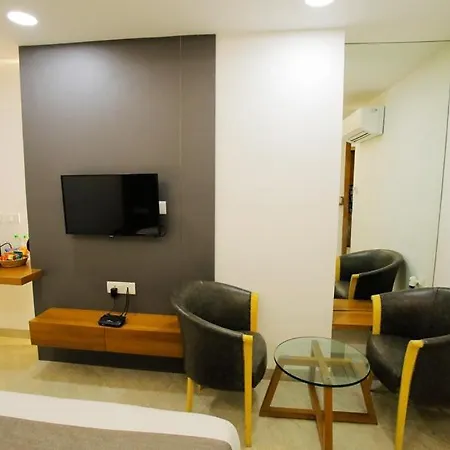 Hotel The Grand-3