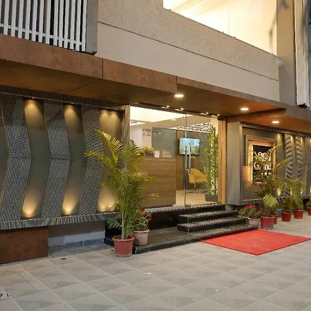 Hotel The Grand-2