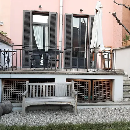 Casa Mari - Free Secure Parking, Breakfast, Private Bathroom, Wifi, Garden, Aircon, 5 Min Walk To Metro And Train Station-2