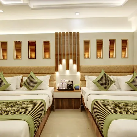 Hotel Star Villa City Centre Connaught Place - Airport Pick Up & Drop-3