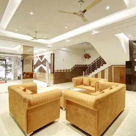 Hotel Star Villa City Centre Connaught Place - Airport Pick Up & Drop-3