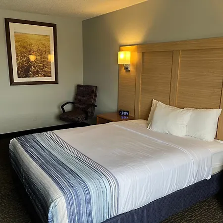 Days Inn & Suites By Wyndham Williamsburg Ia North-2