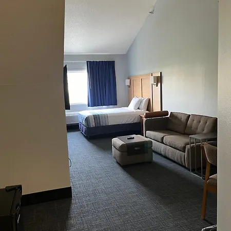 Days Inn & Suites By Wyndham Williamsburg Ia North-3