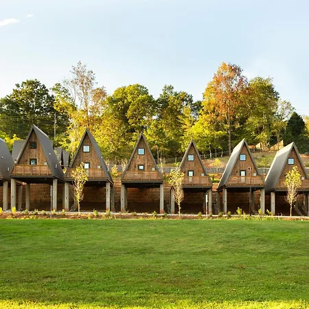 Wrong Way River Lodge & Cabins-2