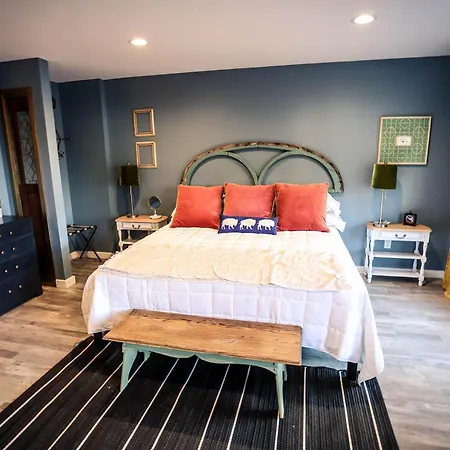 The Blue Buffalo Motel-2