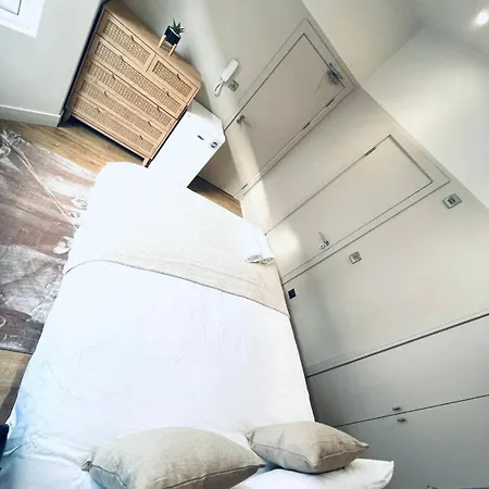 London South Charming Ensuite Look Like Hotel Designer Room-3