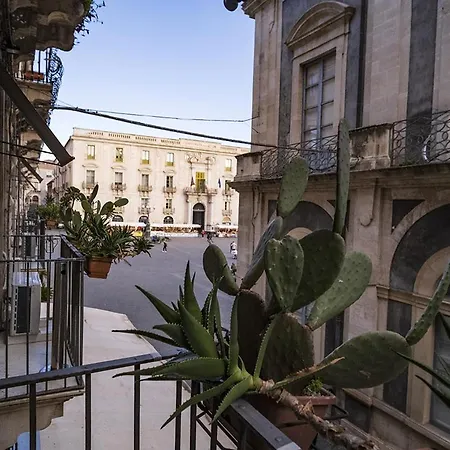 Charme Catania Central Suites-3