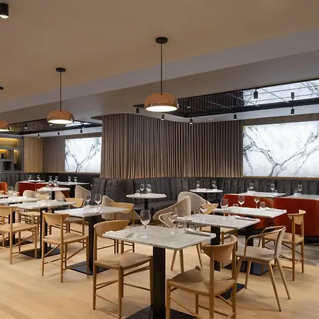 Courtyard By Marriott Cluj - Napoca Downtown-3