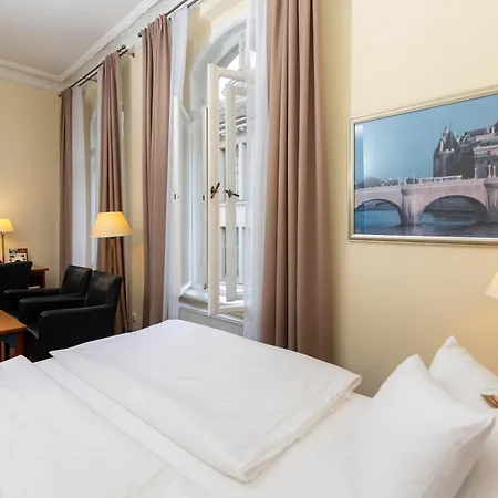 Hotel Am Goldenen Strauss-2