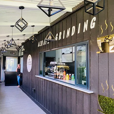 Halfway House Hotel-3