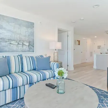 Harbourtown Suites On Plymouth Harbor-2