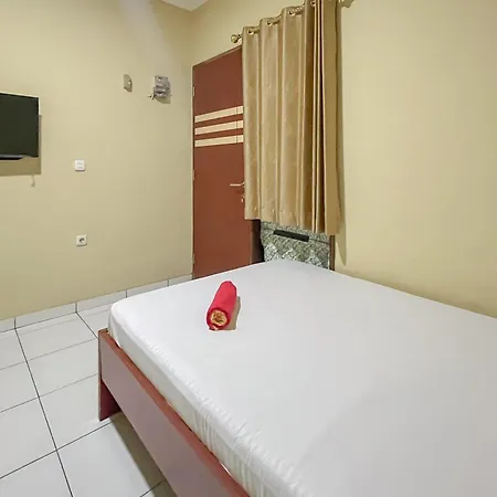 Reddoorz Near Tegalega Park 2-3