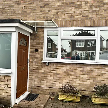 Beaconsfield House, Modern, Recently Refurbished, Self Check-In, Near Luton Airport-3