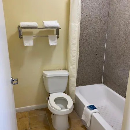 Relax Inn & Suites-3